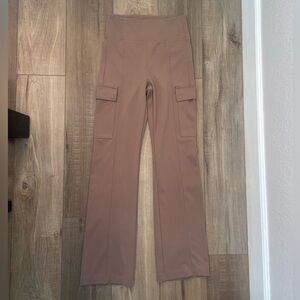 Athleta Stretch High Waisted Delancy Straight Cargo Pants! Sz XS Zip pockets